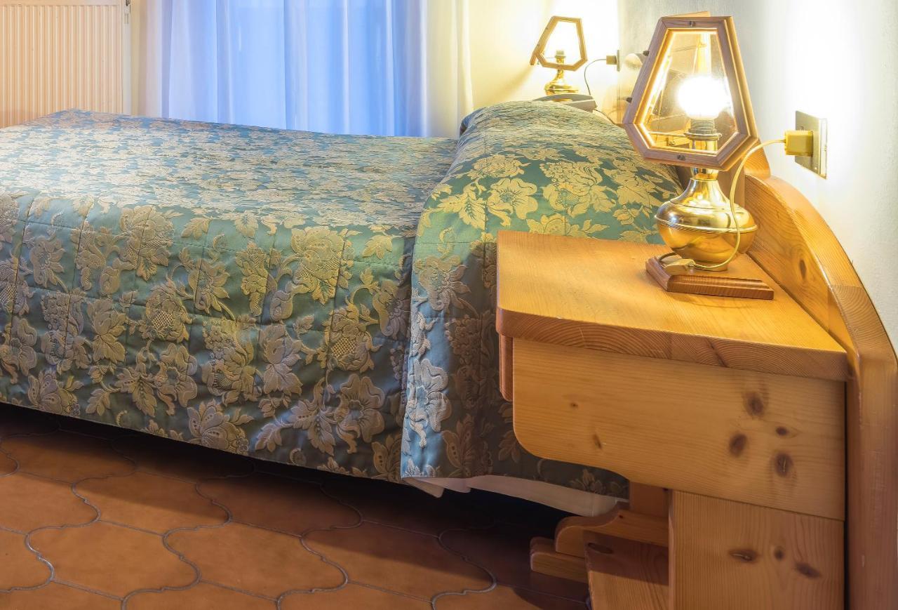 Albergo Dimaro Wellness Hotel ภายนอก รูปภาพ