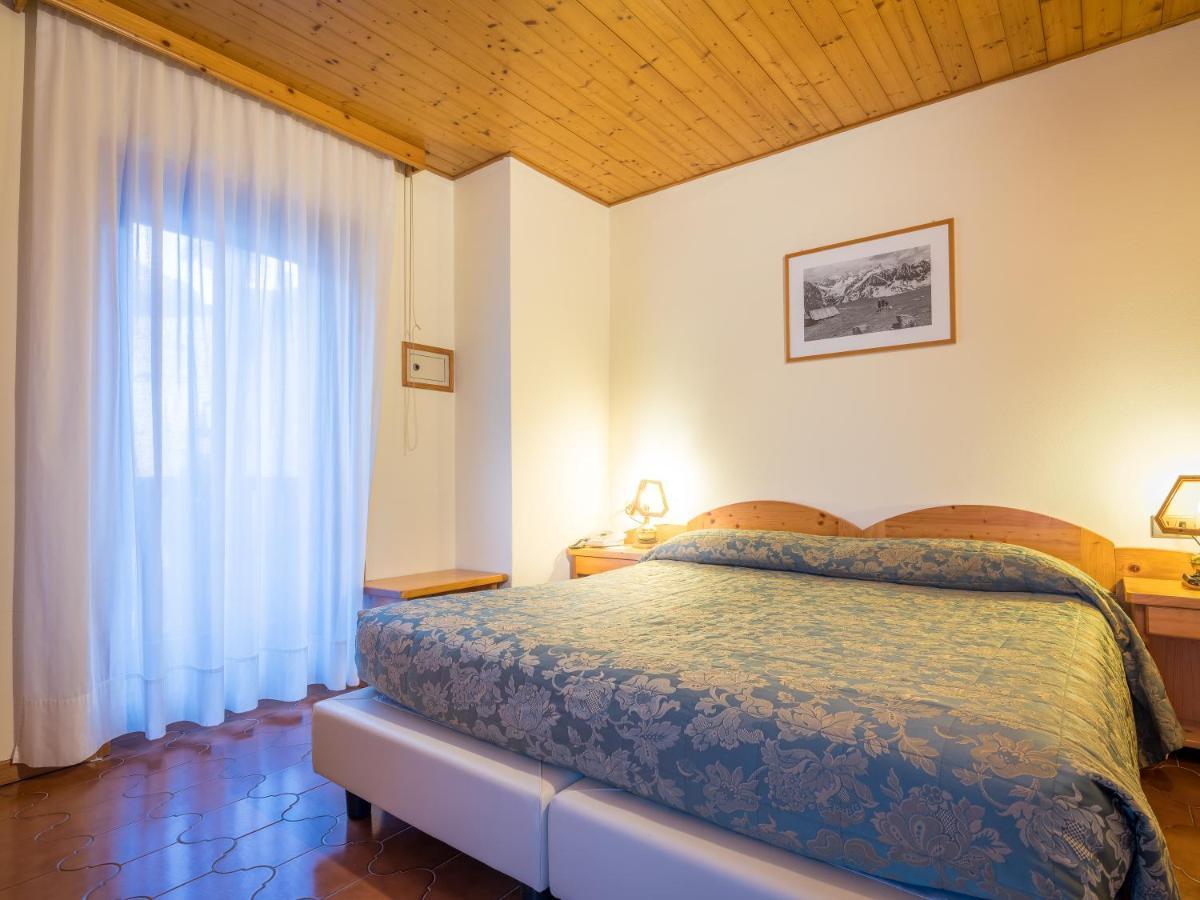 Albergo Dimaro Wellness Hotel ภายนอก รูปภาพ