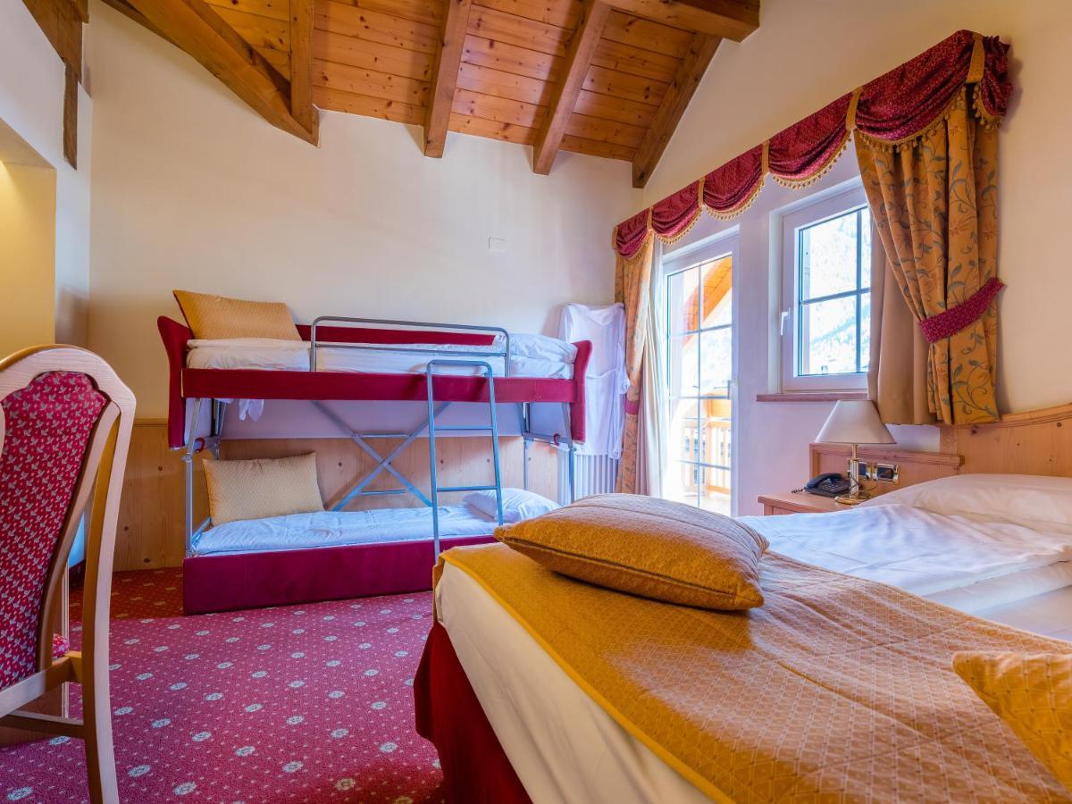 Albergo Dimaro Wellness Hotel ภายนอก รูปภาพ
