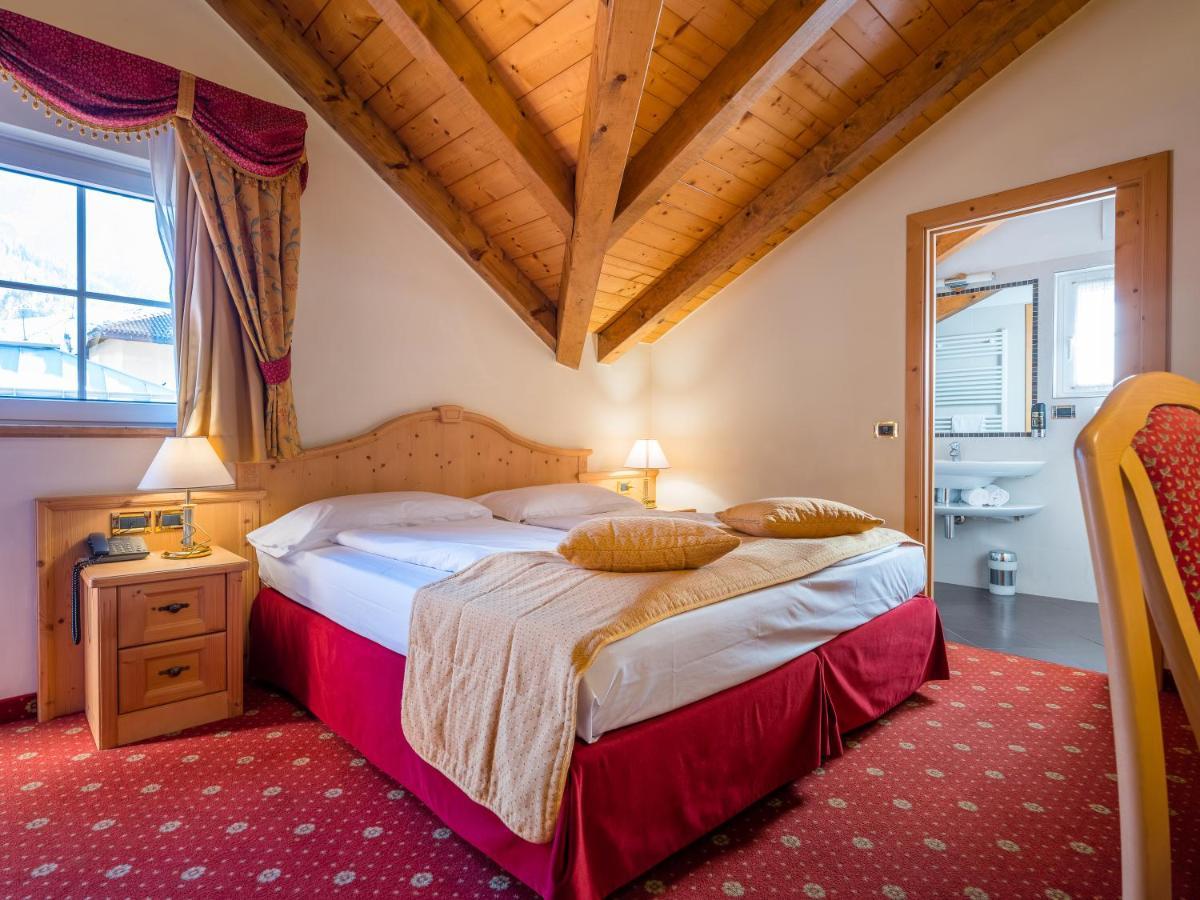 Albergo Dimaro Wellness Hotel ภายนอก รูปภาพ