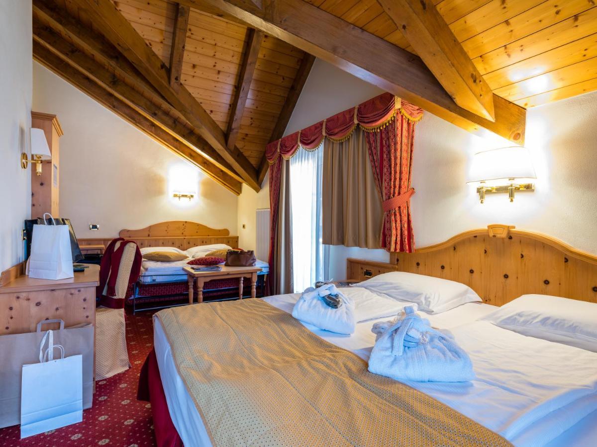 Albergo Dimaro Wellness Hotel ภายนอก รูปภาพ