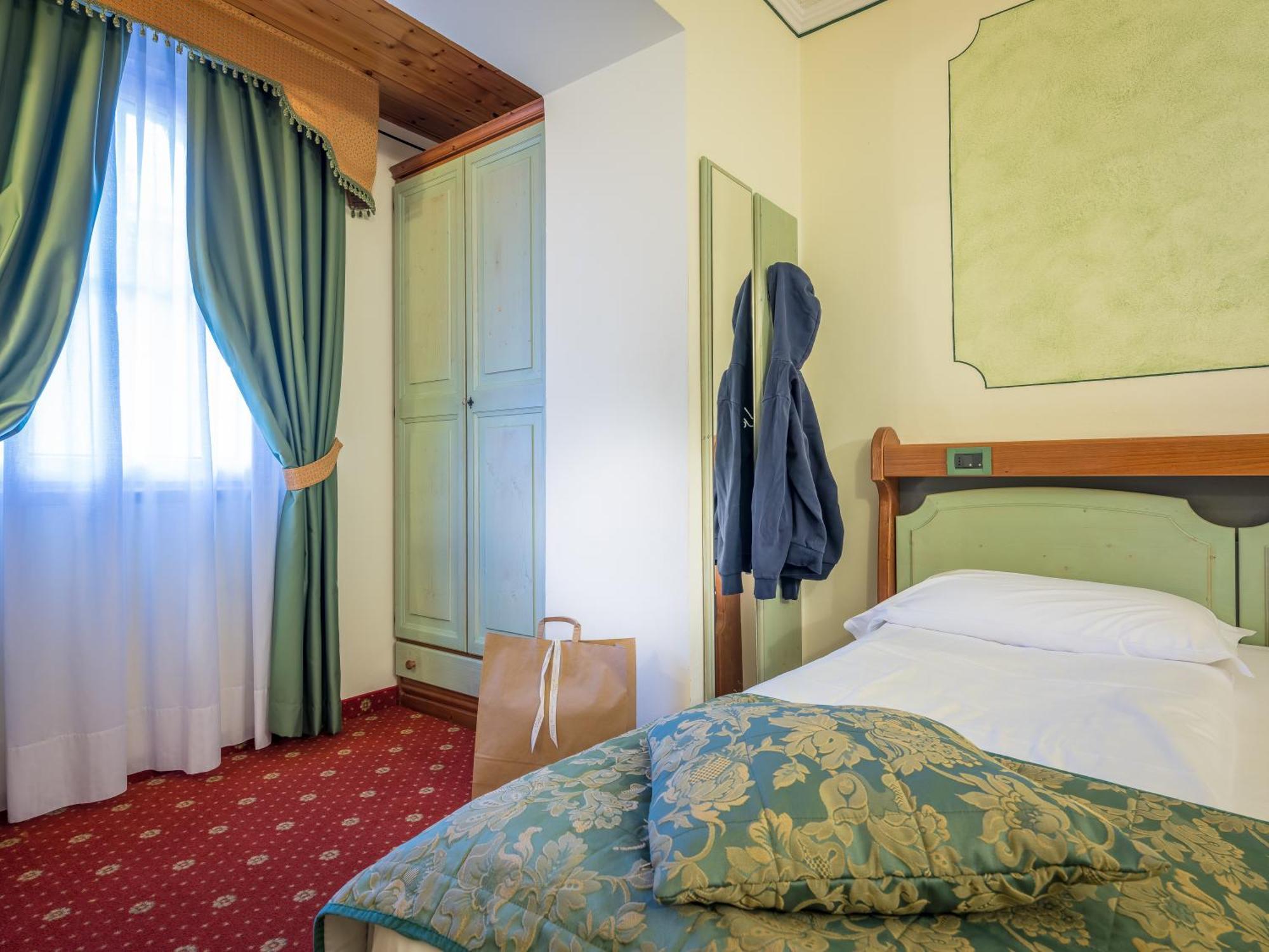 Albergo Dimaro Wellness Hotel ภายนอก รูปภาพ